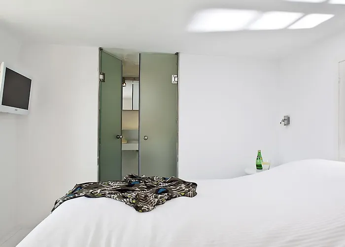 1809 * Fira (Santorini)